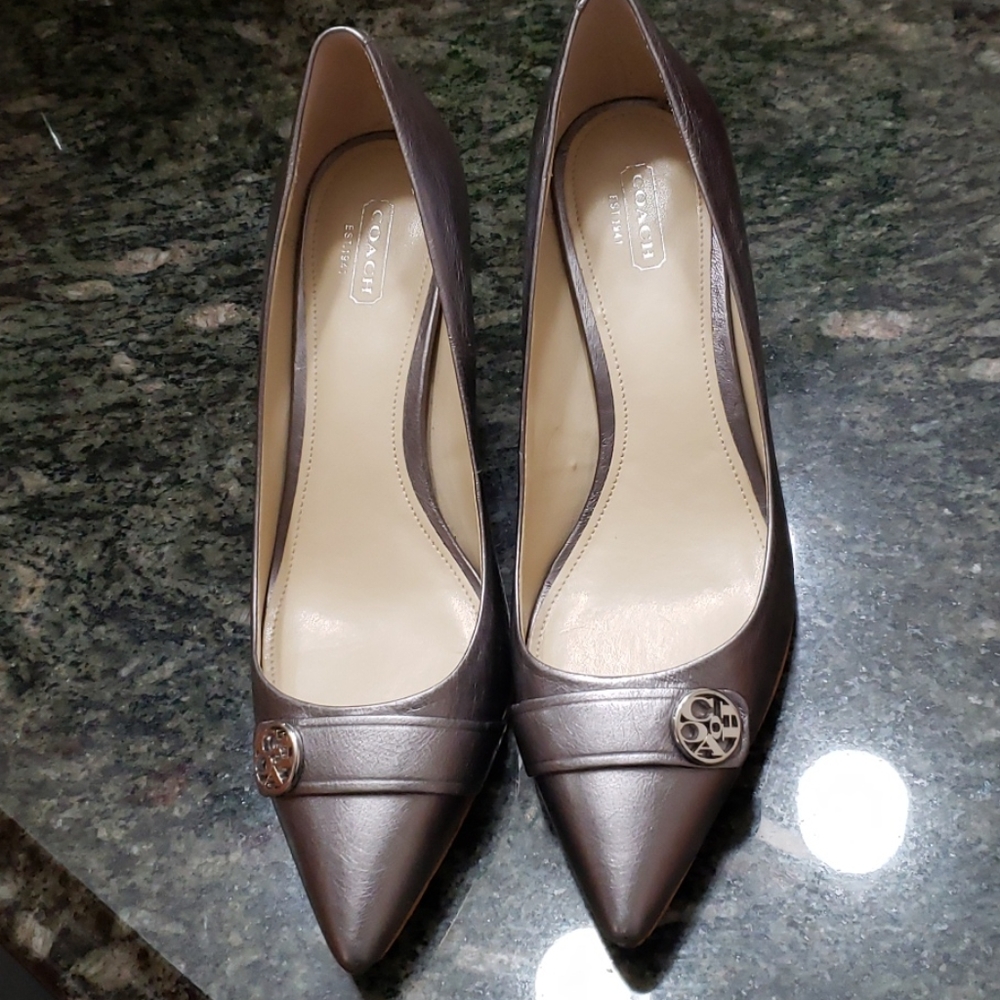 Coach silver metalic pumps size 10B used
